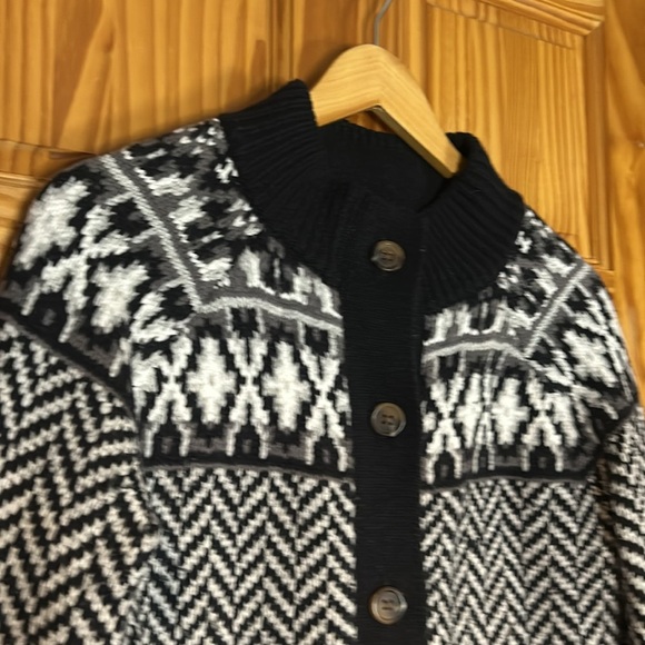 Lands End Fair Isle Cardigan Sweater Medium. Excellent condition. - Picture 2 of 9